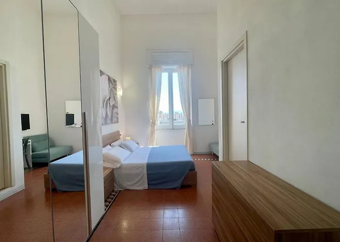Guest house Onlyrooms V - Sea View & Train Station